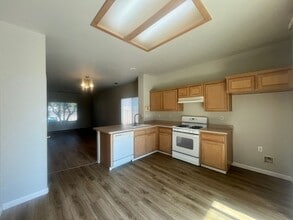 1249 Bargetto Ct in Tulare, CA - Building Photo - Building Photo