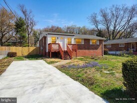 6312 Indian Run Pkwy in Alexandria, VA - Building Photo
