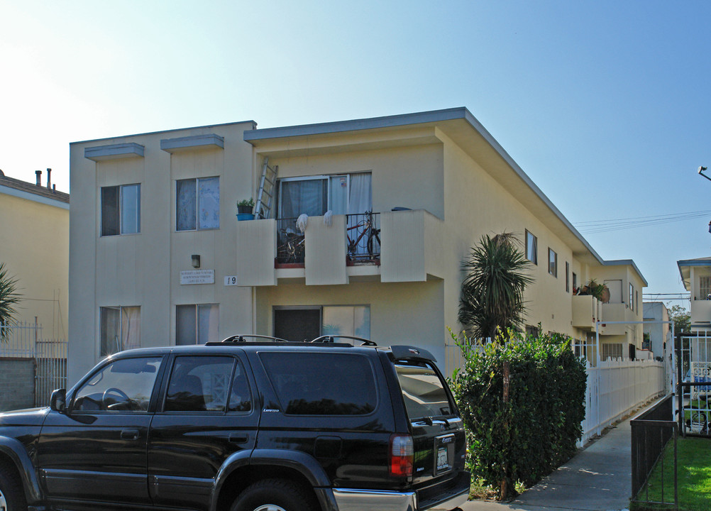 1965 S Garth Ave in Los Angeles, CA - Building Photo