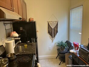 4 Forster St, Unit 1 in Somerville, MA - Building Photo - Building Photo