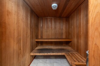 Carlyle Condominiums in Sherman Oaks, CA - Building Photo - Building Photo