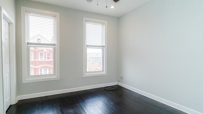 2049 W Coulter St in Chicago, IL - Building Photo - Building Photo