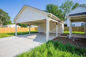 717 N Mt Olive St in Siloam Springs, AR - Building Photo - Building Photo