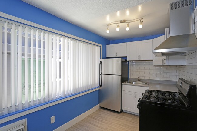 Willow Glen Apartments in San Diego, CA - Building Photo - Interior Photo