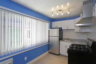 Willow Glen Apartments in San Diego, CA - Building Photo - Interior Photo