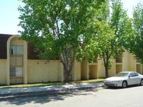 Bell Apartments in San Bernardino, CA - Building Photo - Building Photo