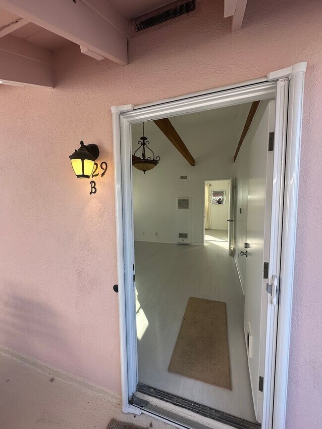 1027 Hill St-Unit -1029-B in Santa Monica, CA - Building Photo - Building Photo