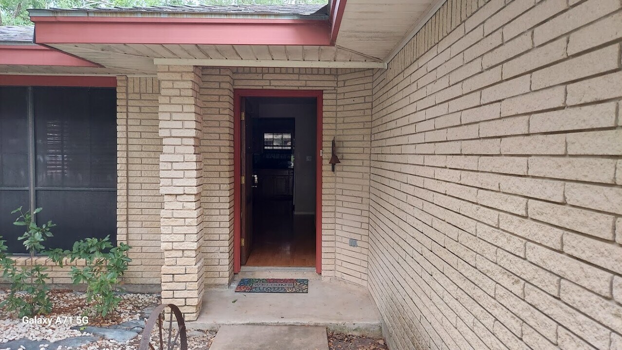 2825 Swiss Pine Ct in Harlingen, TX - Building Photo