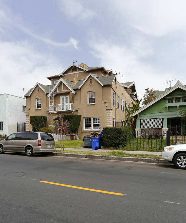 836 S Harvard Blvd in Los Angeles, CA - Foto de edificio - Building Photo