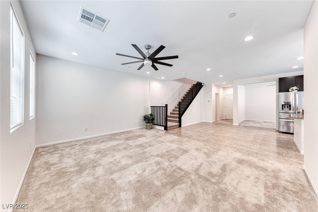 1024 Via Panfilo Ave in Henderson, NV - Building Photo