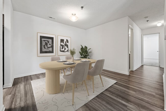 Lee Overlook Apartments in Centreville, VA - Foto de edificio - Building Photo