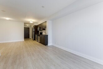 1-311 De Boers Dr in Toronto, ON - Building Photo - Building Photo
