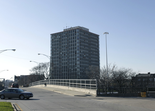 Northwest Tower Apartments in Chicago, IL - Building Photo - Building Photo