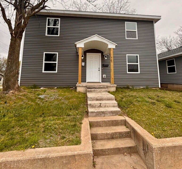 435 W Division St in Springfield, MO - Building Photo