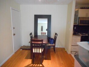 10 Scottfield Rd, Unit 33 in Boston, MA - Foto de edificio - Building Photo