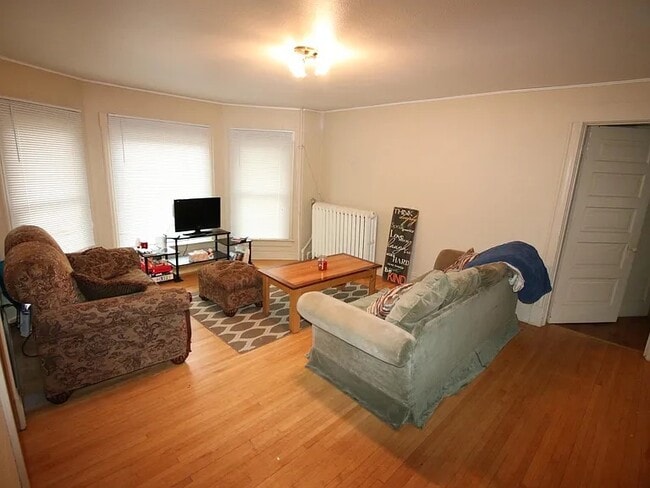 177 E 9th St, Unit Upstairs in Winona, MN - Building Photo - Building Photo