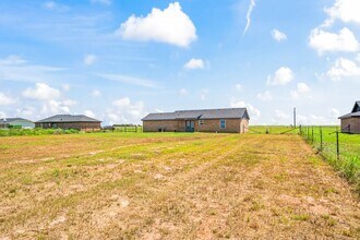 124 F M 789 in Slaton, TX - Building Photo - Building Photo