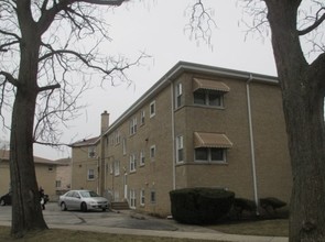 2437 N East Brook Rd in Elmwood Park, IL - Foto de edificio - Building Photo