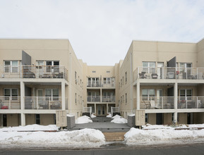 251-255 W Broadway in Long Beach, NY - Foto de edificio - Building Photo