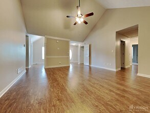 408 Crested View Dr in Loganville, GA - Building Photo - Building Photo