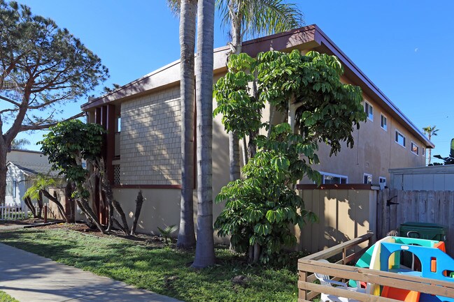 413 S Myers St in Oceanside, CA - Building Photo - Building Photo