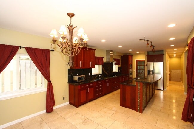 2412 Kula Kolea Dr in Honolulu, HI - Building Photo - Building Photo