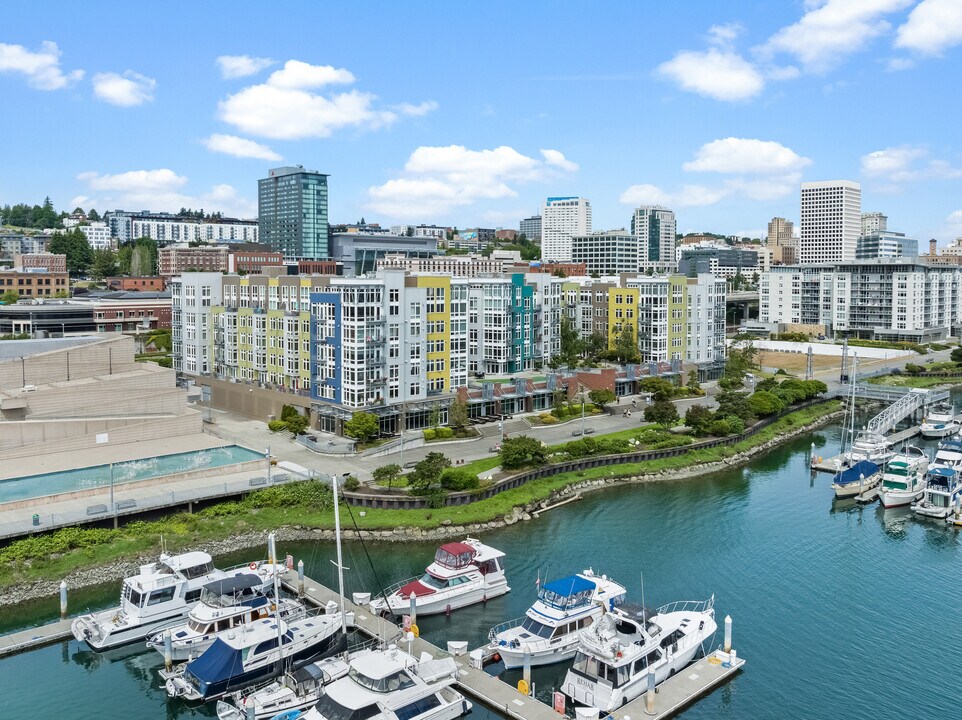 Theas Landing in Tacoma, WA - Foto de edificio