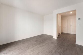6871 Crimson Shadow St in North Las Vegas, NV - Building Photo - Building Photo