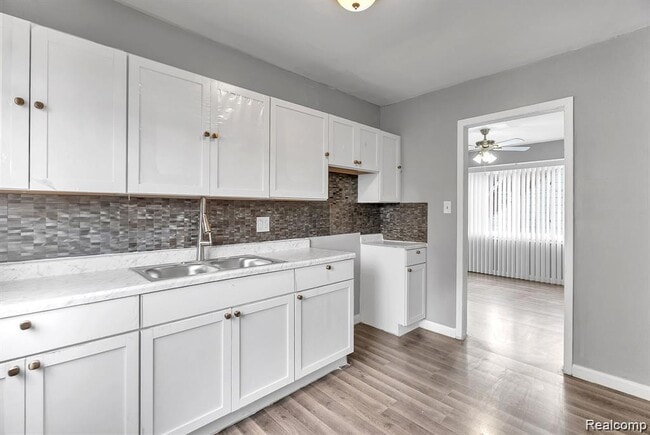 15852 Washburn St in Detroit, MI - Foto de edificio - Building Photo