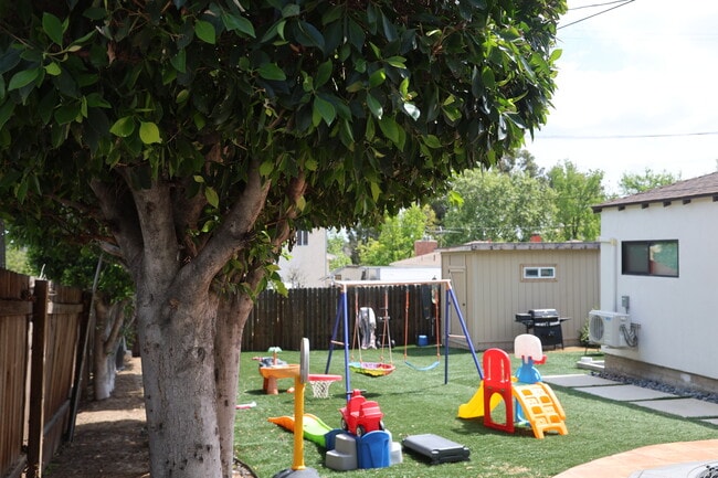 2348 Warwick Ave in Los Angeles, CA - Foto de edificio - Building Photo