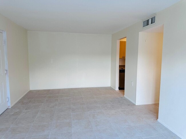 1153 Lake Victoria Dr in Royal Palm Beach, FL - Foto de edificio - Building Photo