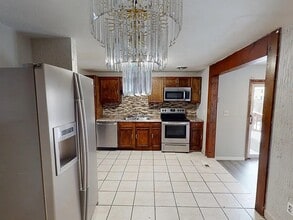 3737 Whitegate Dr in Toledo, OH - Building Photo - Building Photo