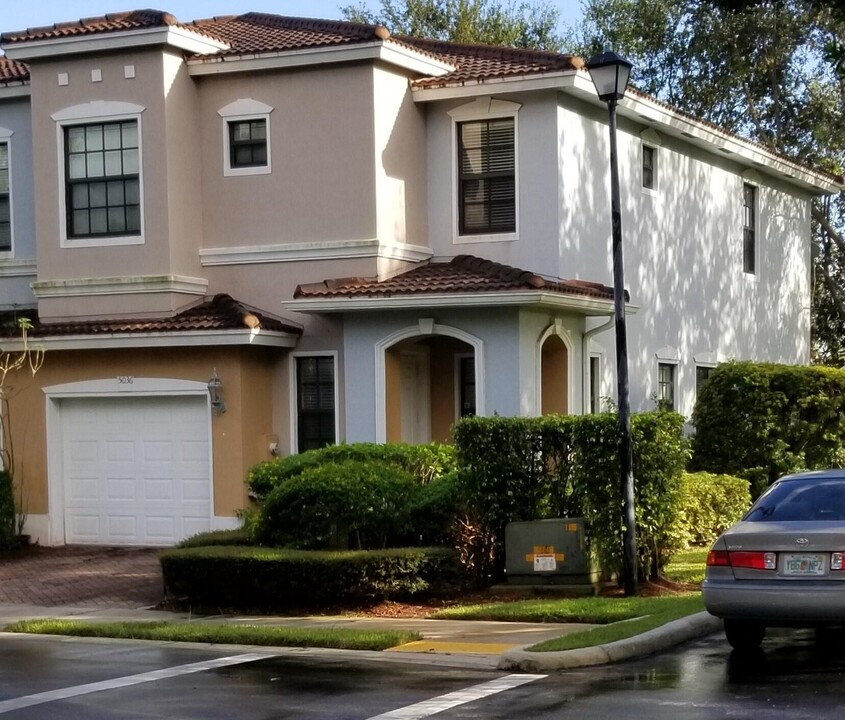 5036 Chrystie Cir in Delray Beach, FL - Building Photo