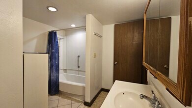 102 N 9th St, Unit A in Lamar, CO - Building Photo - Building Photo