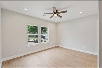 7919 Observatory St-Unit -B in Houston, TX - Building Photo - Building Photo