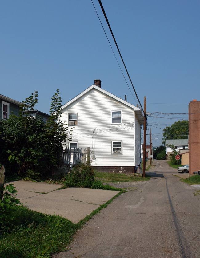 606 Brown Ave NW in Canton, OH - Building Photo - Building Photo