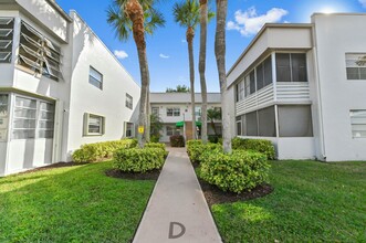 152 Normandy Ln in Delray Beach, FL - Foto de edificio - Building Photo