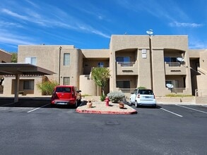 2220 Highpointe Dr in Laughlin, NV - Building Photo - Building Photo
