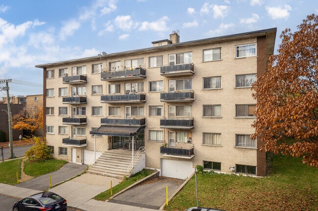 705 31E Av in Montréal, QC - Building Photo - Building Photo
