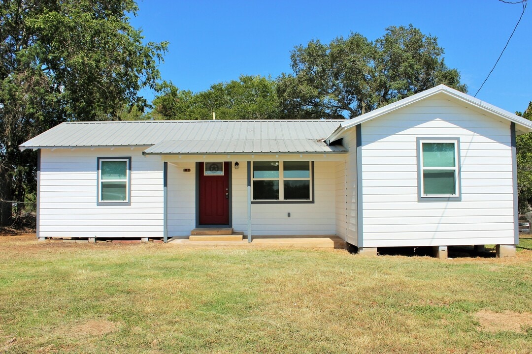 2184 Main St in Industry, TX - Building Photo