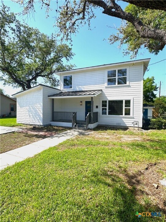 610 Buena Vista Ave in Victoria, TX - Foto de edificio