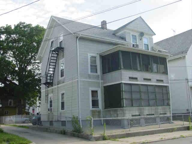 129 Cleveland St in Central Falls, RI - Building Photo