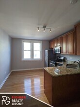 5037 N Harding Ave, Unit 3 in Chicago, IL - Building Photo - Building Photo