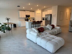 343 NE 23rd St in Cape Coral, FL - Foto de edificio - Building Photo