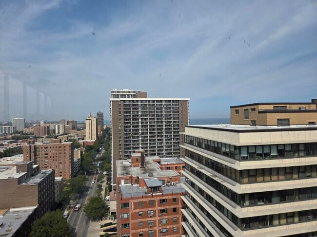 5757 N Sheridan Rd in Chicago, IL - Building Photo - Building Photo