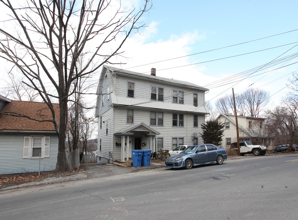 415 Waterville St in Waterbury, CT - Foto de edificio