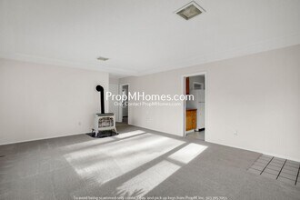 1548 8th St in West Linn, OR - Building Photo - Building Photo