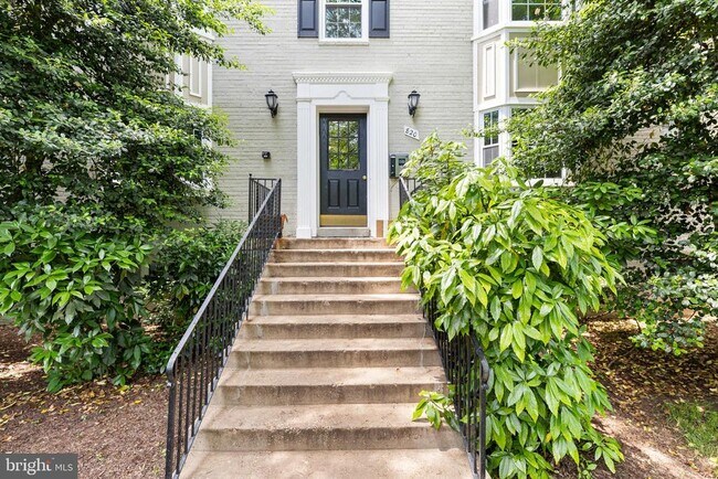 820 S Arlington Mill Dr in Arlington, VA - Building Photo - Building Photo