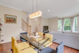 25 Wildflower Ln in Morristown, NJ - Building Photo - Building Photo