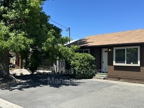 702 SW Isham St in Grants Pass, OR - Building Photo - Building Photo